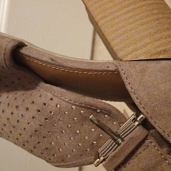 Women's Suede Universal Thread Tan Peep-Toe Block-Heel Sz 8 - Picture 6 of 6